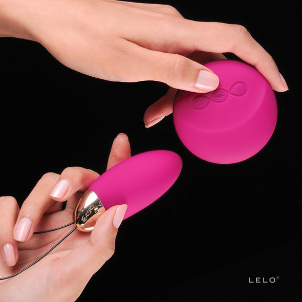 LELO - LYLA 2 INSIGNIA DESIGN EDITION FUCHSIA MASSAGER EGG - 53Xshop